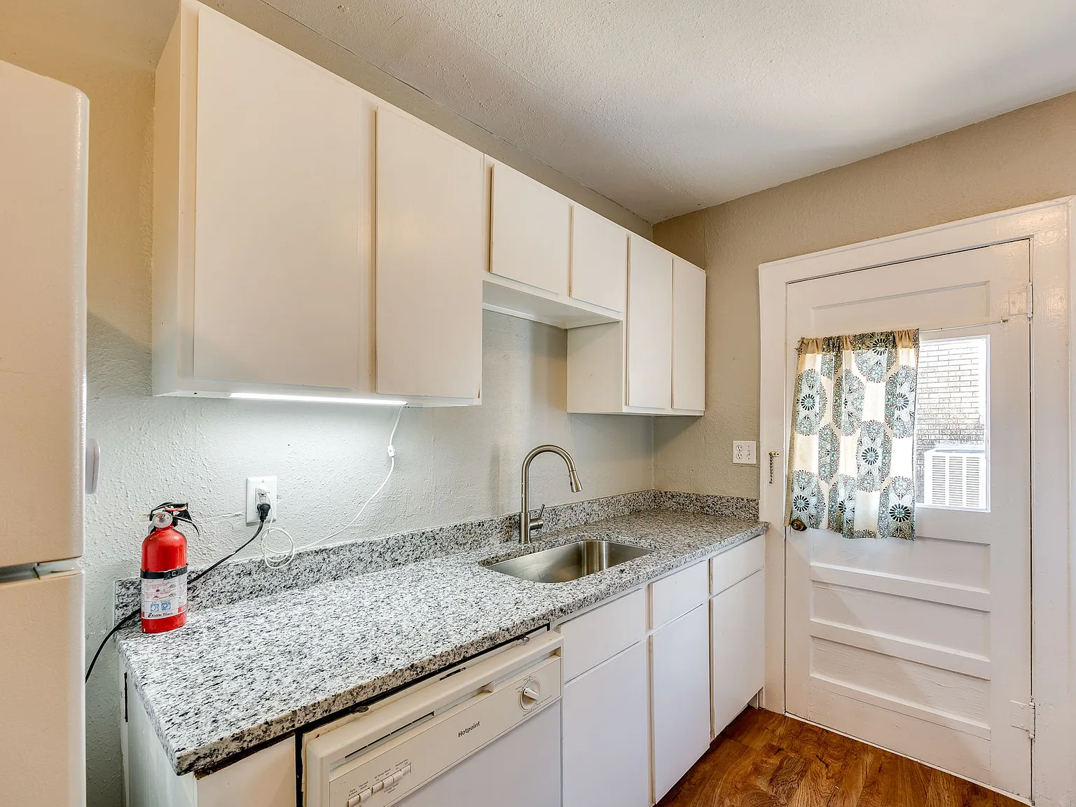 2 bed, 903 sqft, $1,200 — Photo 2