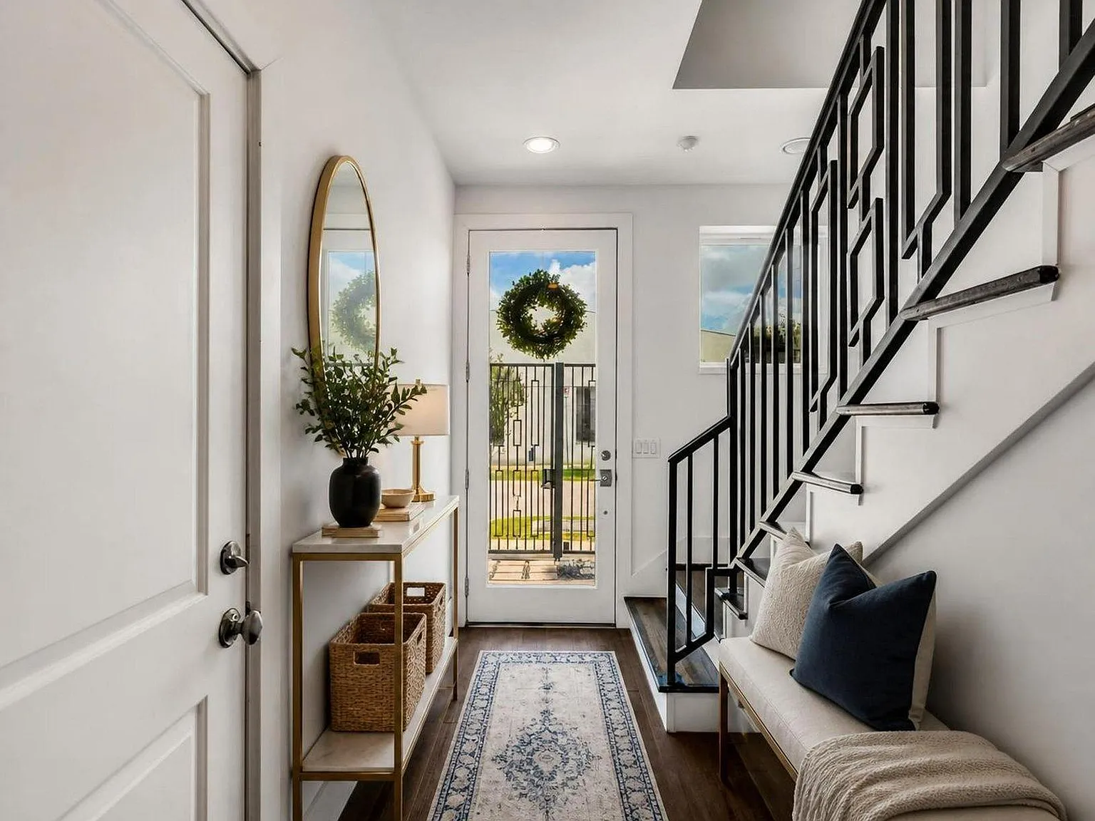 3 bed, 3.5 bath, 2439 sqft, $3,400 — Photo 2