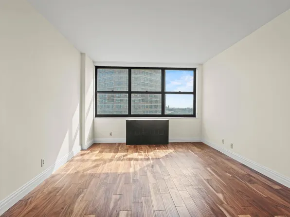 7004 Blvd East image 17 of 32