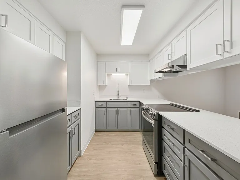 Oak Hill Apartments — Photo 25