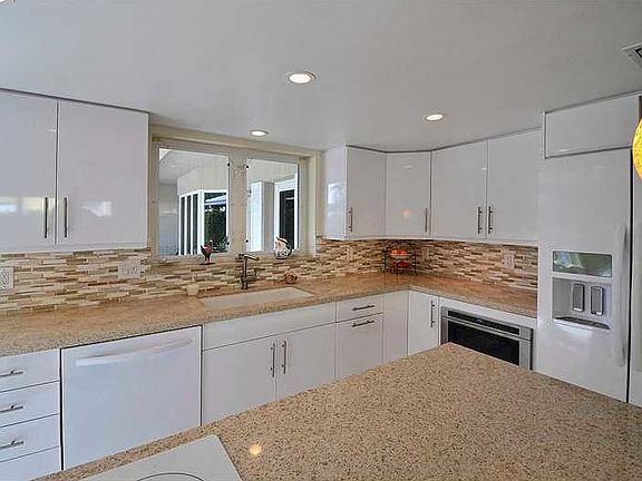 3rd image of 4031 NE 28th Ave