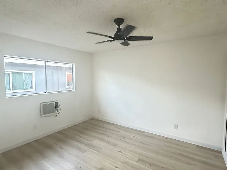 8024 Owensmouth Ave #7 — Photo 10