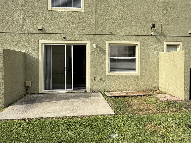 701 Cresting Oak Cir — Photo 10