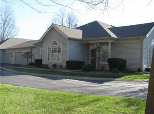 18 Stone Ridge Blvd, Hermitage, PA 16148