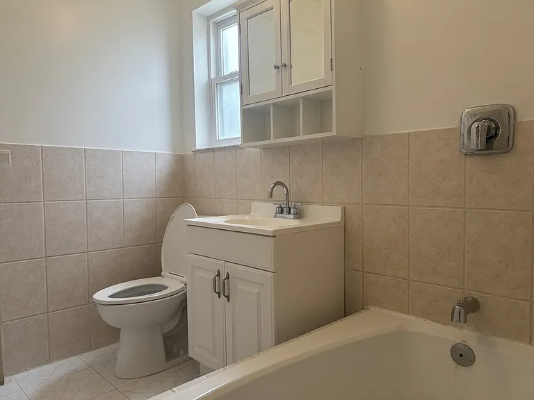 1652 Fowler Ave — Photo 7