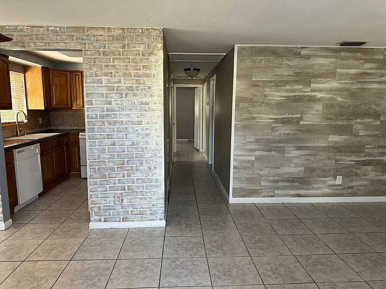8892 79th Pl — Photo 2