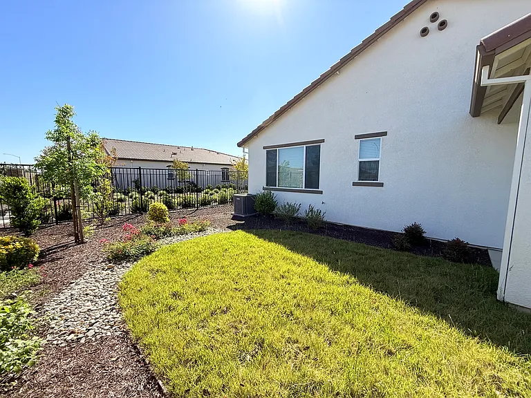 4594 Duckhawk Cir — Photo 37