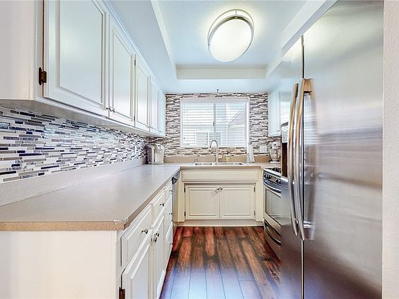 5th image of 13825 Victory Blvd Unit 3