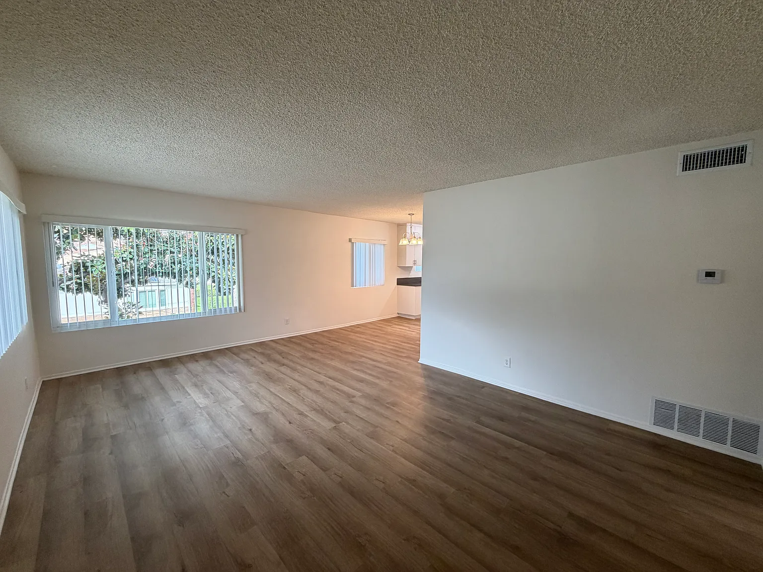 3 bed, 1100 sqft, $3,800 — Photo 2