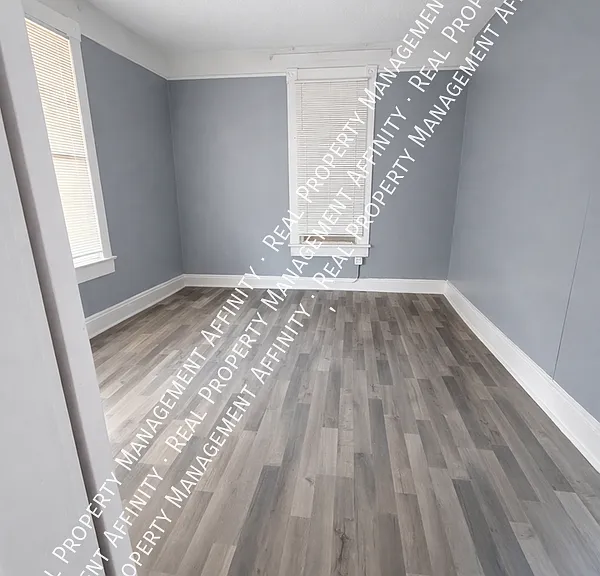 629 E Trigg Ave — Photo 3