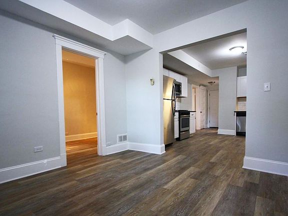 4th image of 2214 W Ainslie St #G