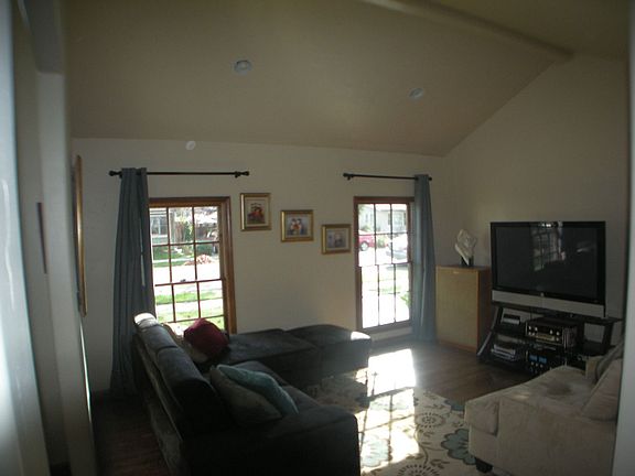 2nd image of 821 Pershing Ave