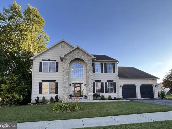 21 Shelly Dr, Sinking Spring, PA 19608