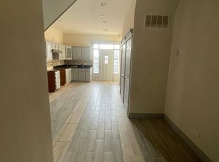 3341 W Walnut St #2, Chicago, IL 60624