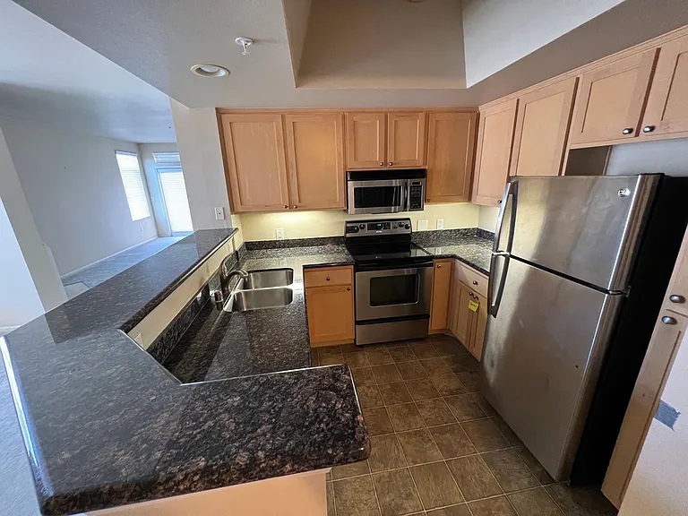 2400 5th Ave #401 — Photo 4