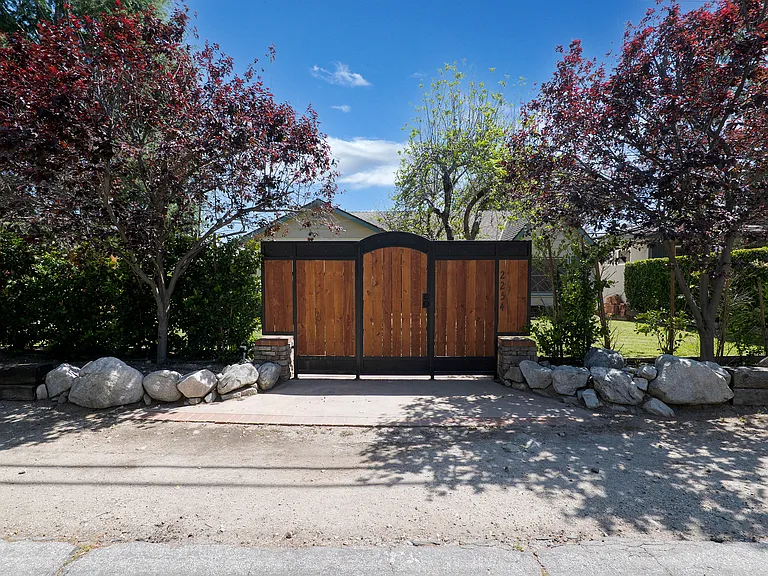 2254 Cross St — Photo 38