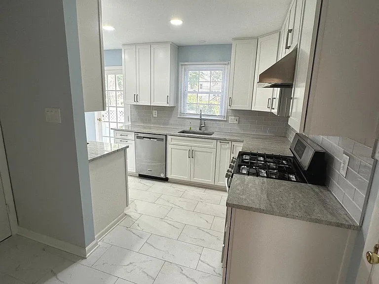 13524 Ellendale Dr — Photo 5