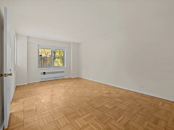 750 Kappock Street image 6 of 17