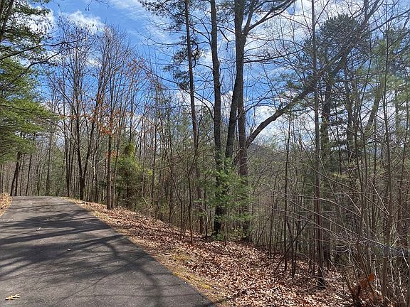 3rd image of 9 Turtle Ridge Trl