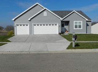 333 Highview Ln, Columbus, WI 53925