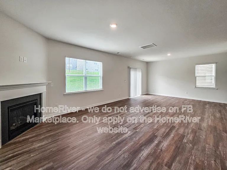 667 13th Avenue Dr NE — Photo 3