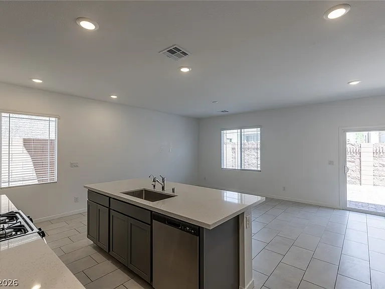 360 Great Ocean Ave — Photo 20