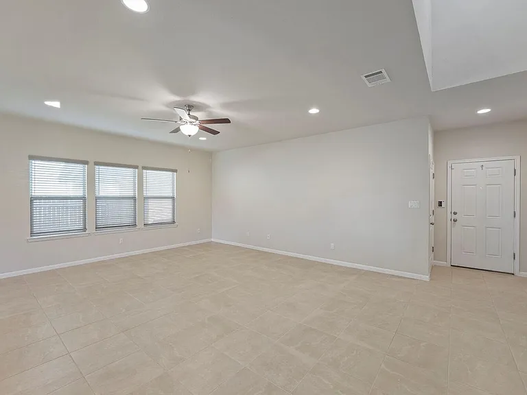 202 Driftwood Ln — Photo 5