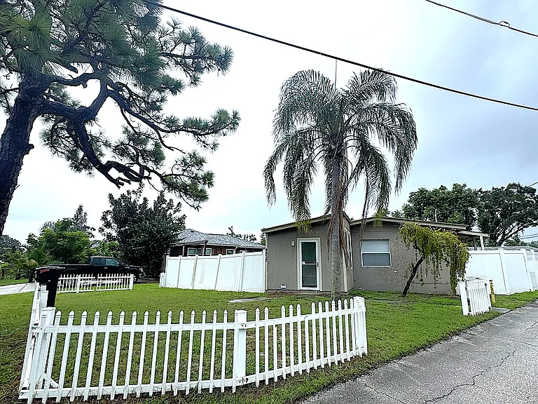 4832 3rd Ave S — Photo 1
