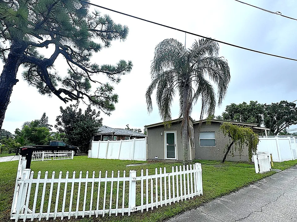 4832 3rd Ave S