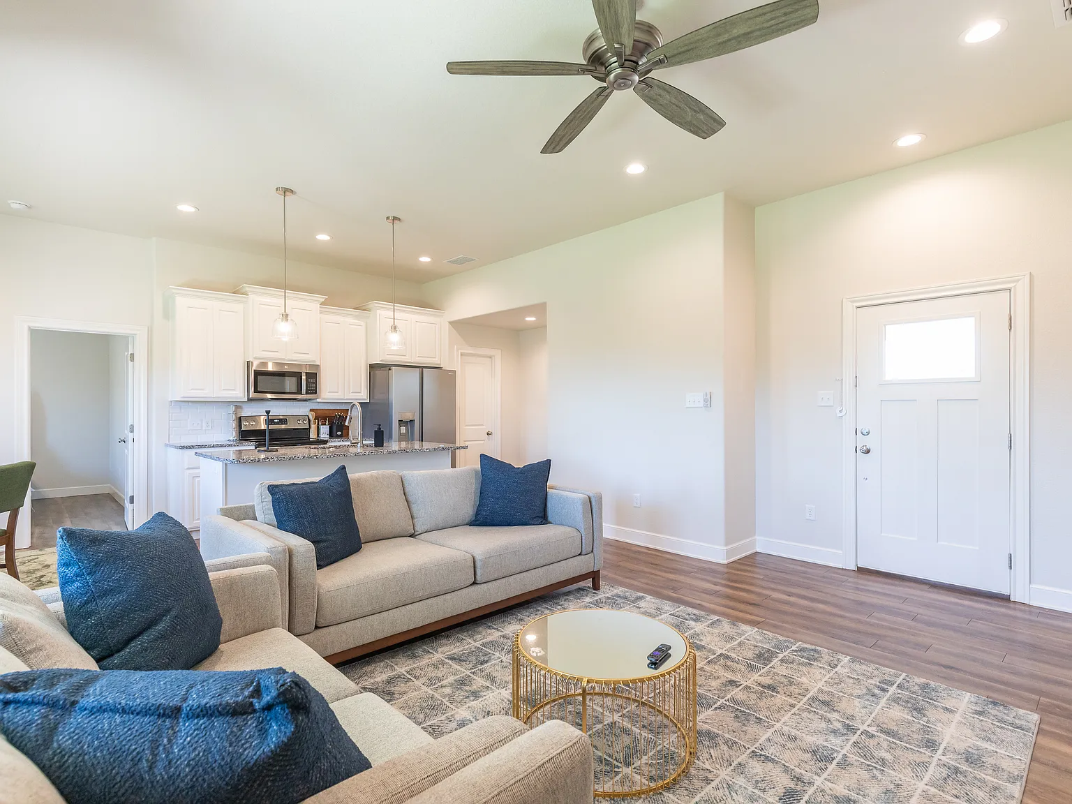3 bed, 1288 sqft, $3,200 — Photo 3