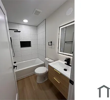 6 bed, 3024 sqft, $5,877 — Photo 3