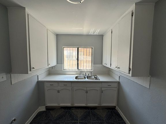4th image of 617 W Century Blvd APT 1