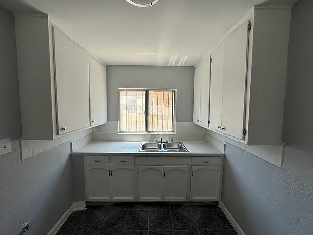 617 W Century Blvd #1 — Photo 4