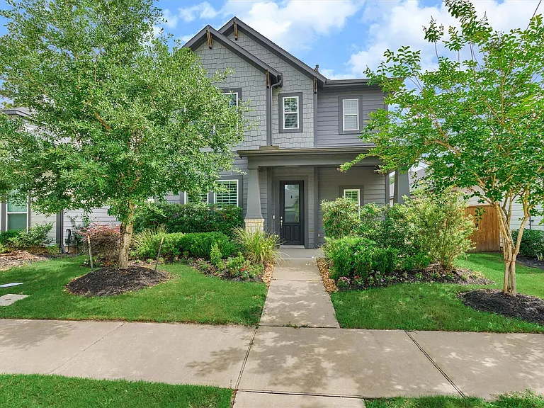 222 Thistle Dr — Photo 1