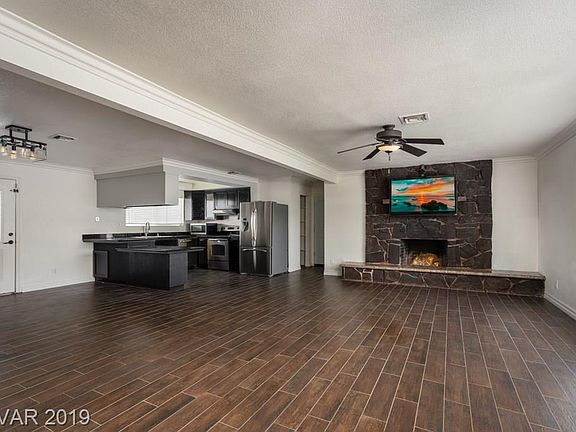 5th image of 8735 W Hammer Ln