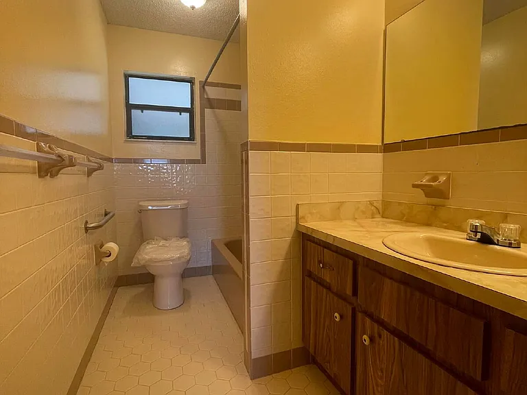 955 Lake Dr E — Photo 7