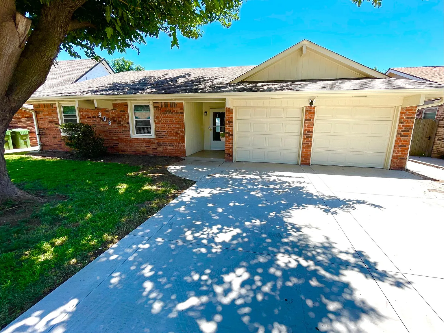 908 Cooper Ln — Photo 2