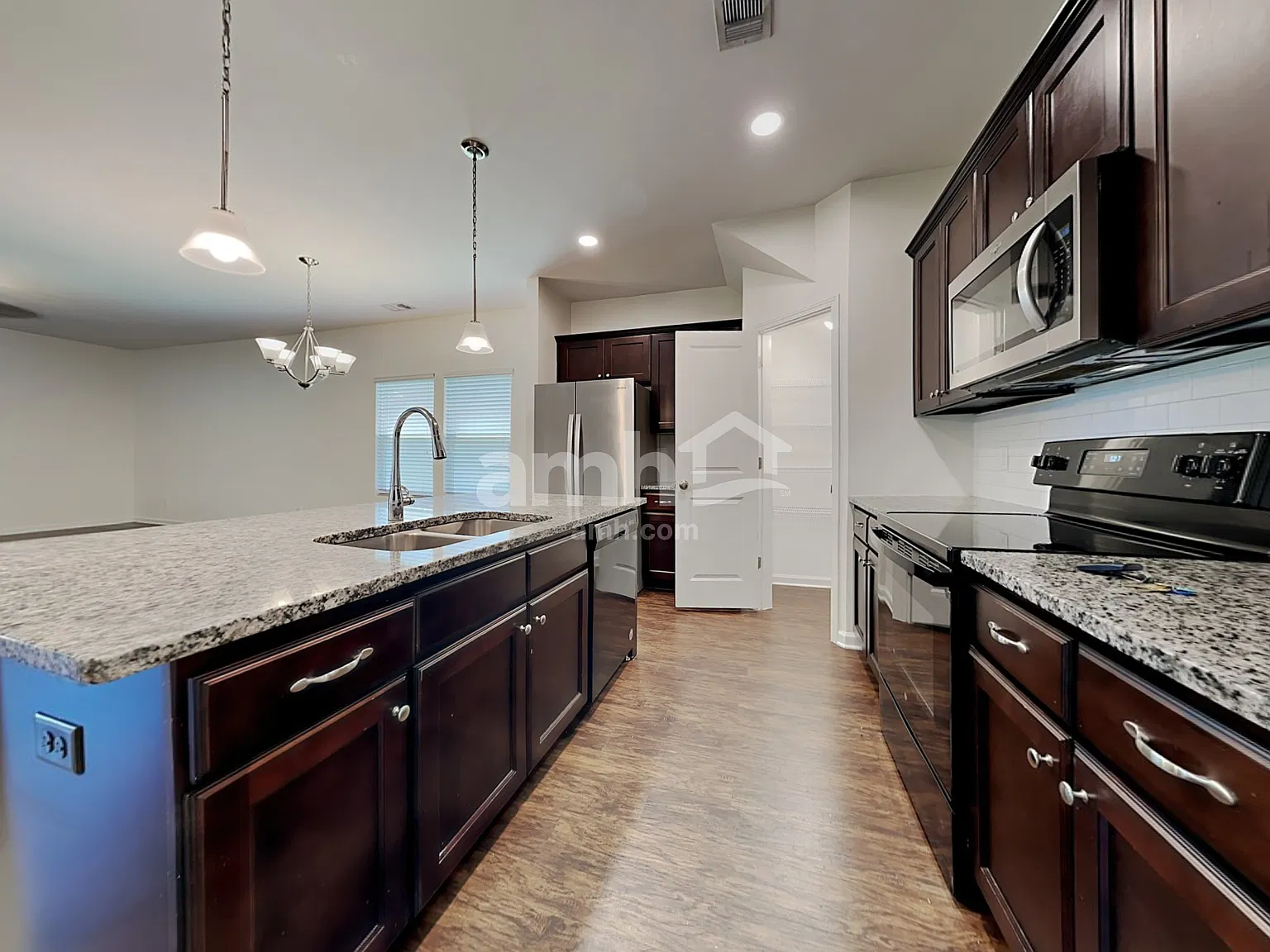 4 bed, 2.5 bath, 2138 sqft, $2,245 — Photo 3