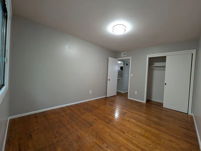 2492 N Murray Ave — Photo 4