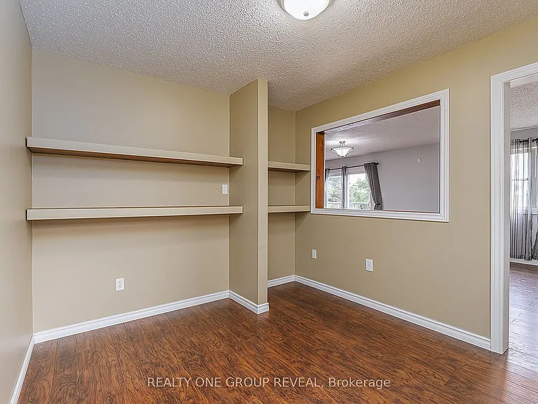 326 Prince Of Wales Dr — Photo 16