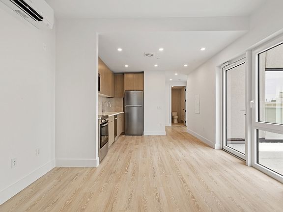 3rd image of 706 E 32nd St Unit 7B