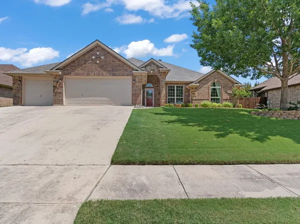 8228 Shady Valley Dr, Benbrook, TX 76116