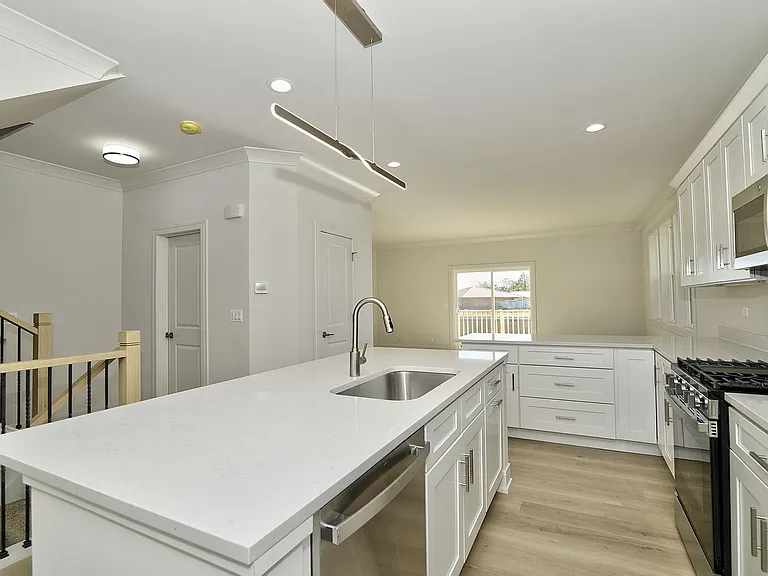214 N Walnut St — Photo 38