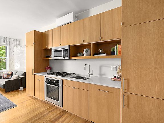 4th image of 421 W 22nd St APT 4R