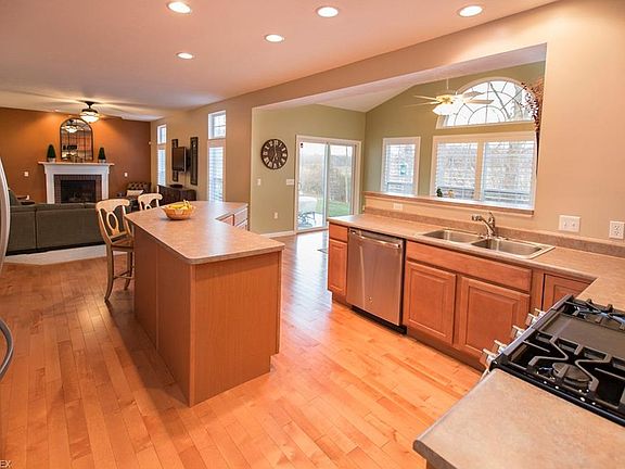 4th image of 2815 Ambridge Dr