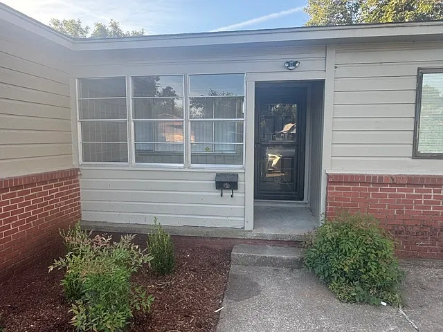 4 bed, 1400 sqft, $1,600 — Photo 2