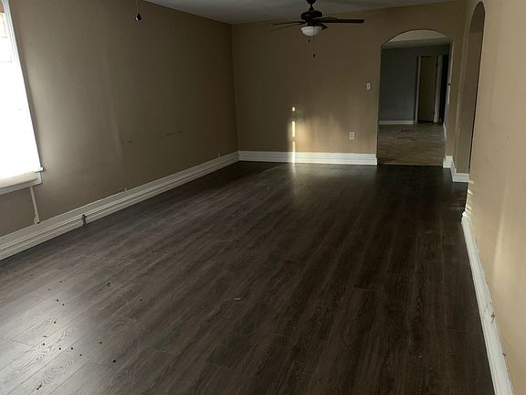 4th image of 614 N Avenue M