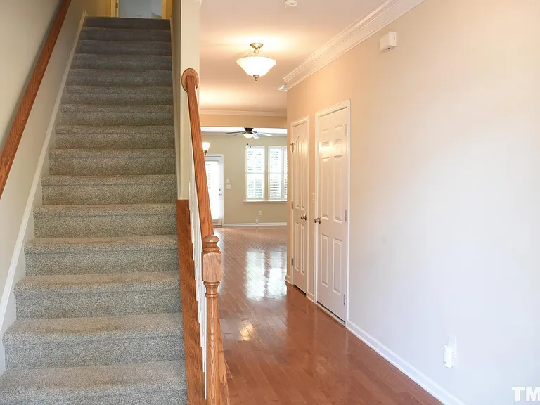 219 Murray Glen Dr — Photo 3