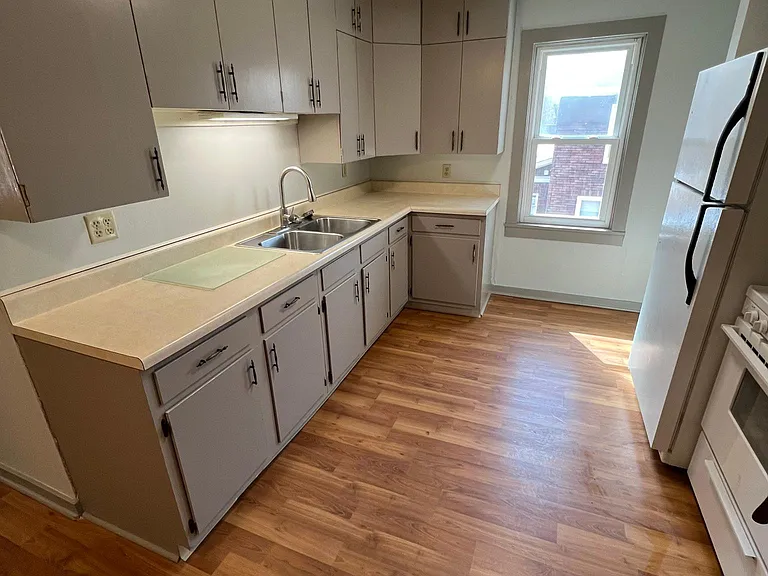 1117 W 2nd St #2 — Photo 12