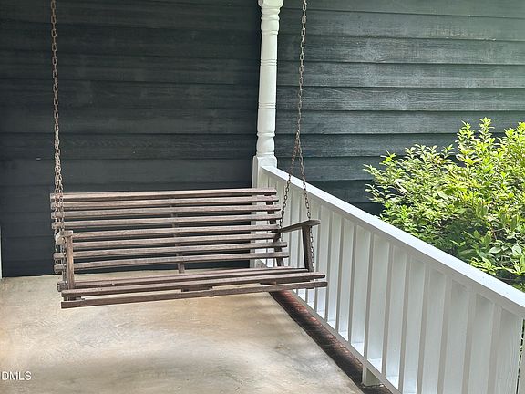 3rd image of 132 Kingston Dr